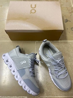 ladies QC oncloud style trainers